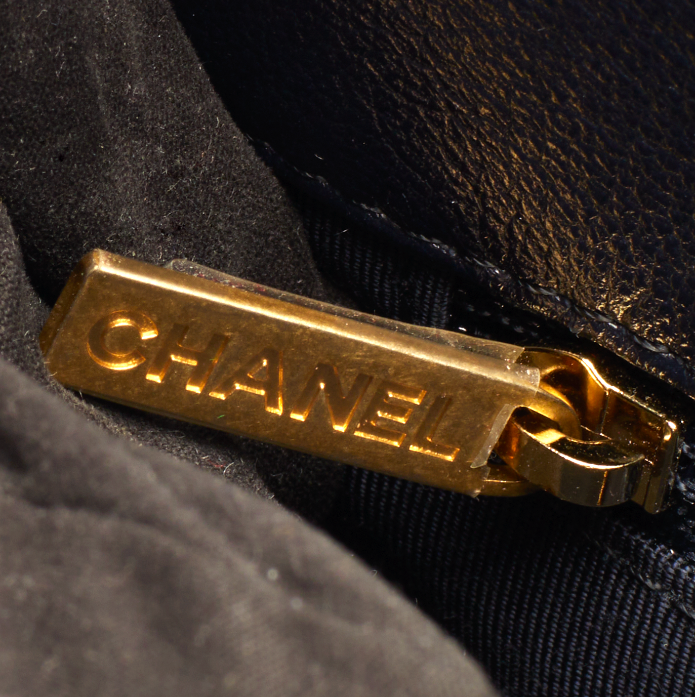 Sac Chanel 19 Small en cuir matelassé bleu marine