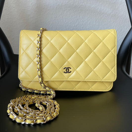 Sac Chanel Wallet On Chain en cuir jaune