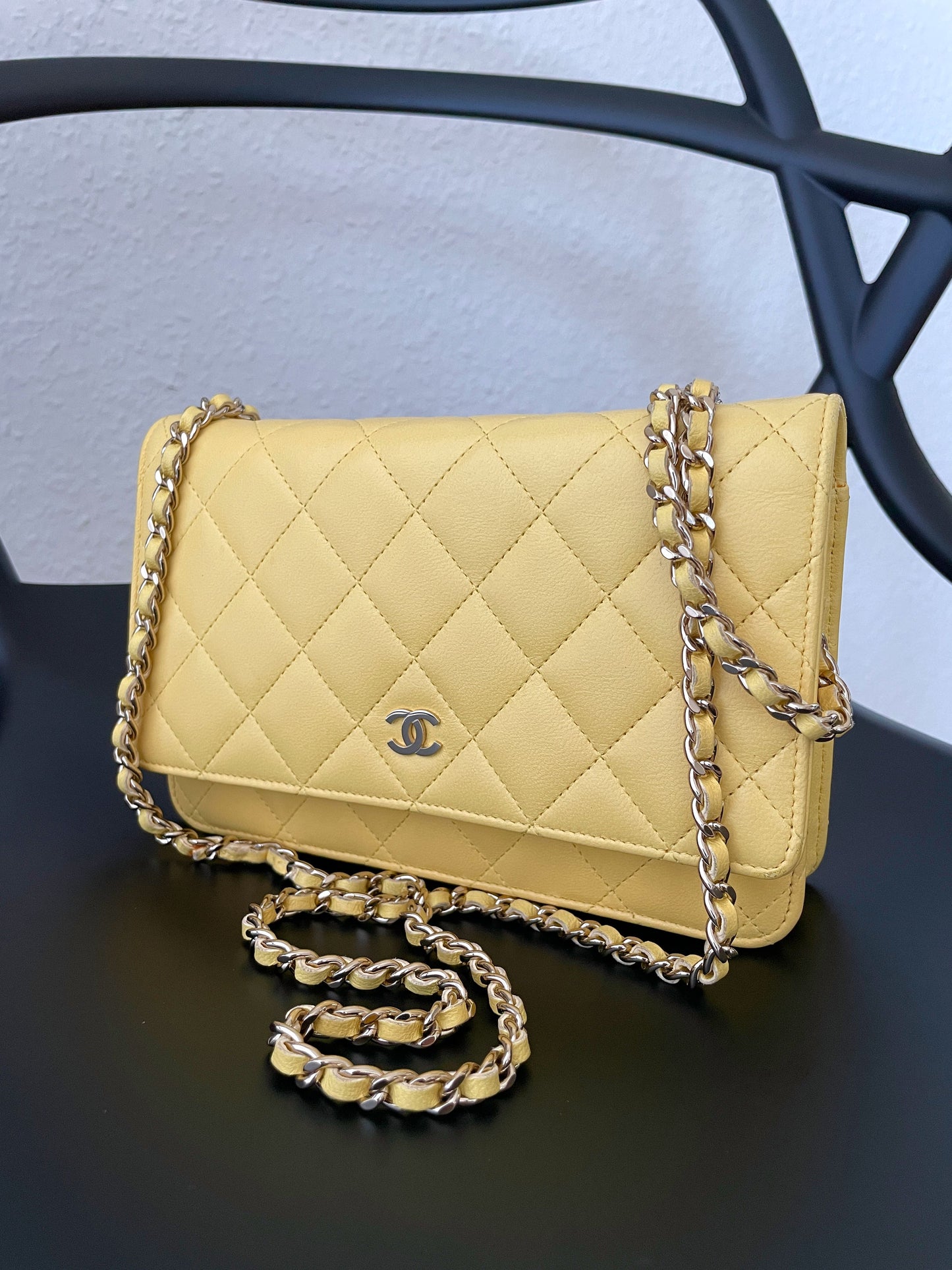 Sac Chanel Wallet On Chain en cuir jaune