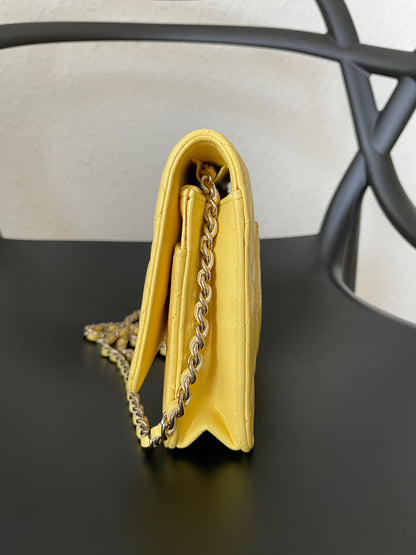 Sac Chanel Wallet On Chain en cuir jaune