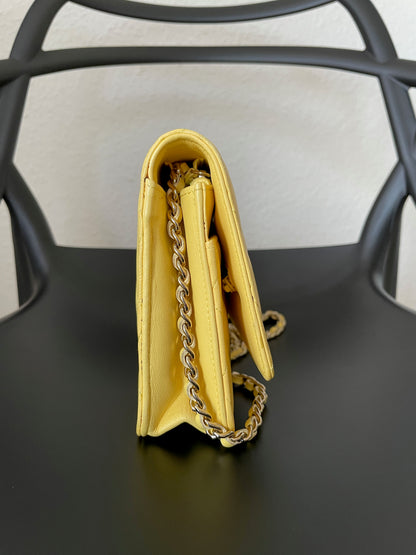 Sac Chanel Wallet On Chain en cuir jaune