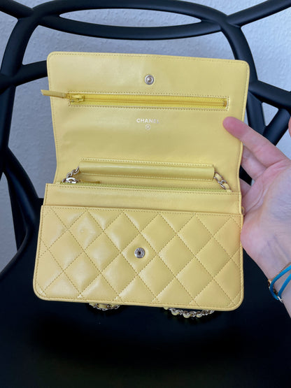 Sac Chanel Wallet On Chain en cuir jaune