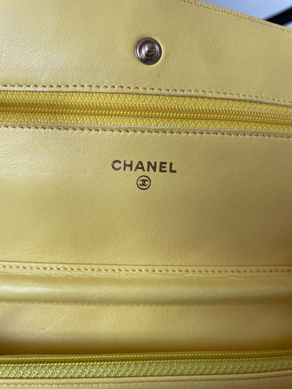 Sac Chanel Wallet On Chain en cuir jaune