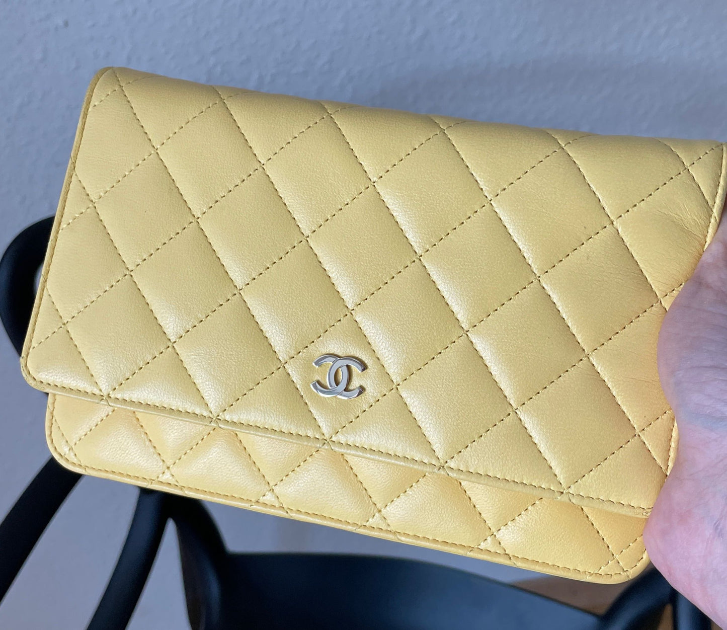 Sac Chanel Wallet On Chain en cuir jaune