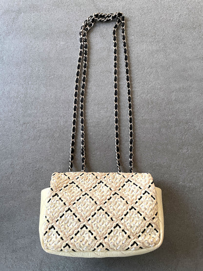 Sac CHANEL Mini Timeless en cuir verni beige