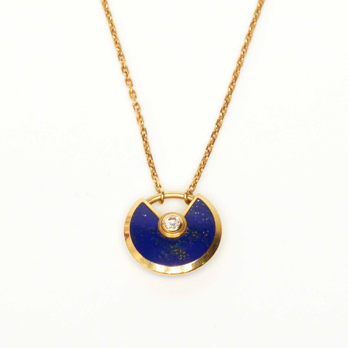 Collier Cartier Amulette XS en or jaune et lapis lazuli