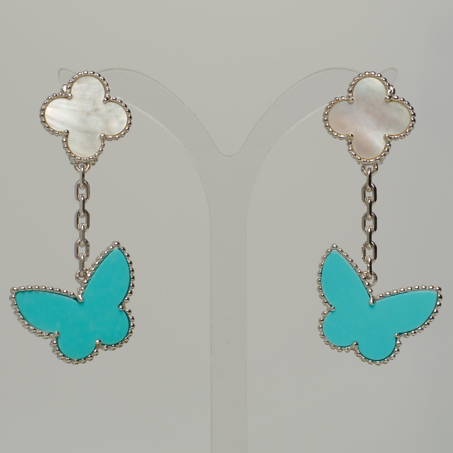 Boucles d’oreilles Van Cleef & Arpels Lucky Alhambra turquoise en or blanc